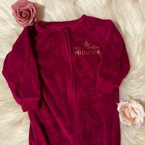 ✨Children’s Place 9-12 Months Maroon Fuzzy Footie Zip Up✨